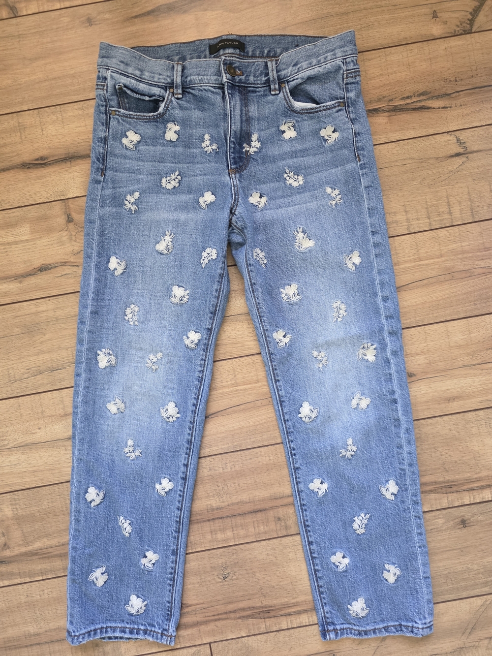 Ann Taylor Floral Embroidered Light Blue Women's Jeans Sz 00 Straight Crop